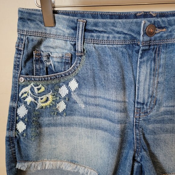 Harper Frayed Step Hem Embroidered Cutoff Denim Jean Shorts - Picture 3 of 16
